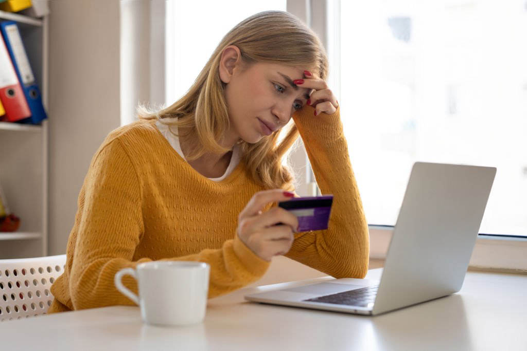 Woman have problems with her credit card